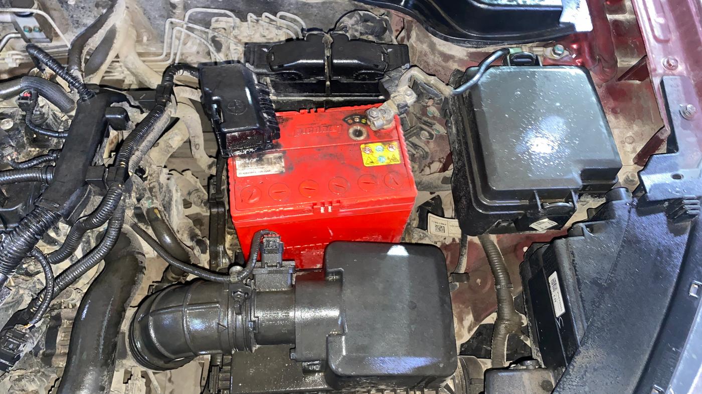 2020 KIA SONET HTK PLUS 1.2, Petrol, Manual, 1,36,014 km, Engine View - Left