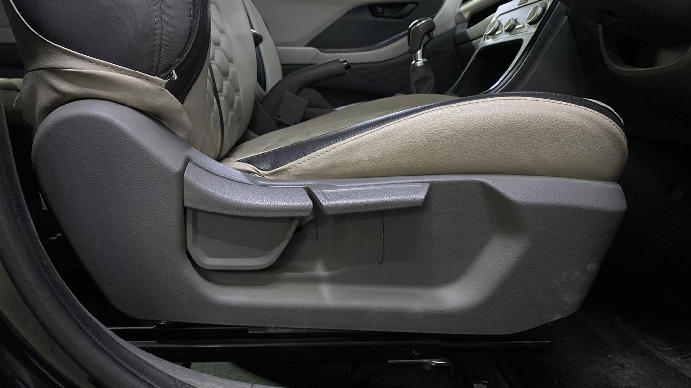 2024 Hyundai Creta EX 1.5 PETROL, Petrol, Manual, 18,010 km, Driver Side Adjustment Panel