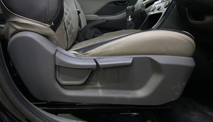 2024 Hyundai Creta EX 1.5 PETROL, Petrol, Manual, 18,010 km, Driver Side Adjustment Panel