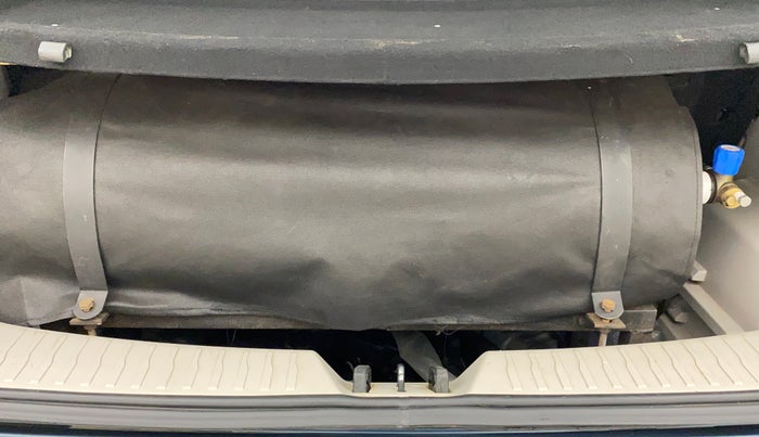 2021 Mahindra XUV300 W8 (O) 1.2 PETROL AMT, CNG, Automatic, 39,619 km, Boot Inside