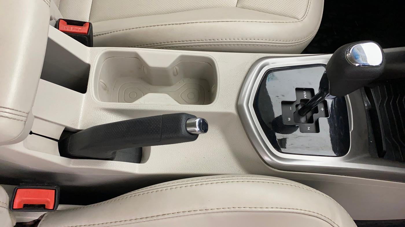 2021 Mahindra XUV300 W8 (O) 1.2 PETROL AMT, CNG, Automatic, 39,619 km, Gear Lever
