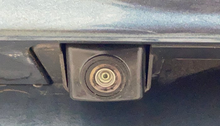 2021 Mahindra XUV300 W8 (O) 1.2 PETROL AMT, CNG, Automatic, 39,619 km, Parking Camera