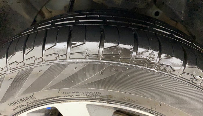 2021 Mahindra XUV300 W8 (O) 1.2 PETROL AMT, CNG, Automatic, 39,619 km, Left Front Tyre Tread