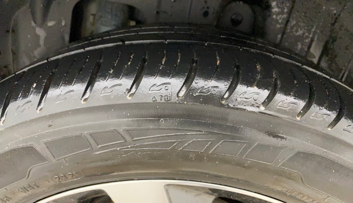 2021 Mahindra XUV300 W8 (O) 1.2 PETROL AMT, CNG, Automatic, 39,619 km, Left Rear Tyre Tread