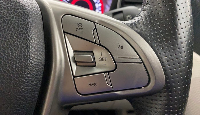 2021 Mahindra XUV300 W8 (O) 1.2 PETROL AMT, CNG, Automatic, 39,619 km, Adaptive Cruise Control