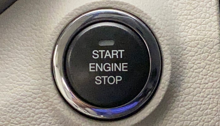 2021 Mahindra XUV300 W8 (O) 1.2 PETROL AMT, CNG, Automatic, 39,619 km, Keyless Start/ Stop Button