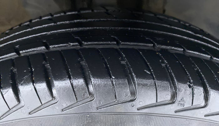 2019 Renault Kwid RXT Opt, Petrol, Manual, 40,159 km, Right Front Tyre Tread