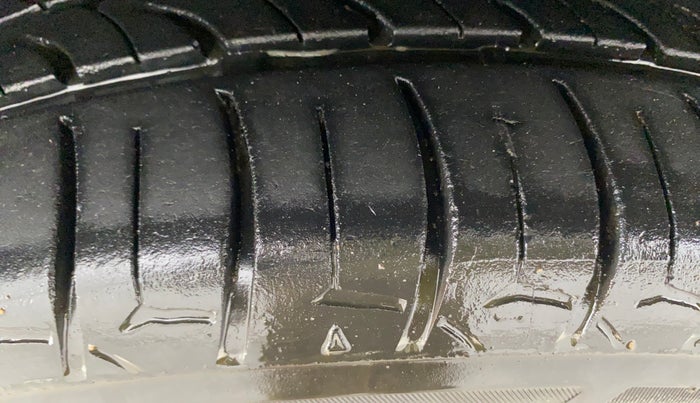 2015 Hyundai Xcent SX AT 1.2 (O), Petrol, Automatic, 79,338 km, Left Front Tyre Tread