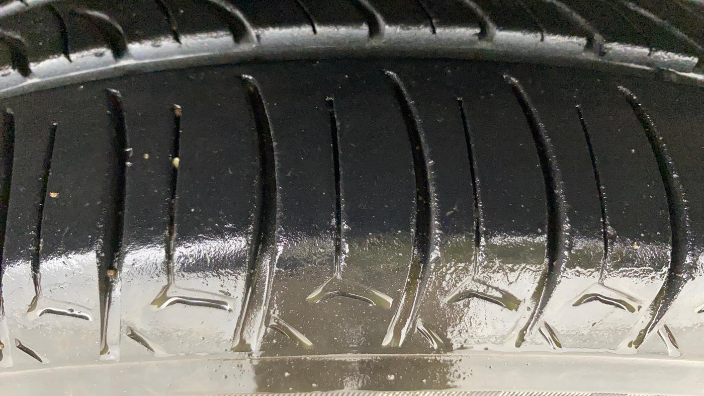 2015 Hyundai Xcent SX AT 1.2 (O), Petrol, Automatic, 79,338 km, Right Front Tyre Tread