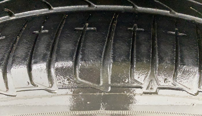 2015 Hyundai Xcent SX AT 1.2 (O), Petrol, Automatic, 79,338 km, Right Rear Tyre Tread