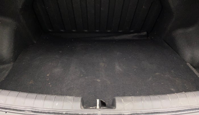 2015 Hyundai Xcent SX AT 1.2 (O), Petrol, Automatic, 79,338 km, Boot Inside