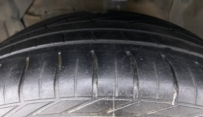 2017 Maruti S Cross ZETA 1.3, Diesel, Manual, 66,918 km, Left Front Tyre Tread
