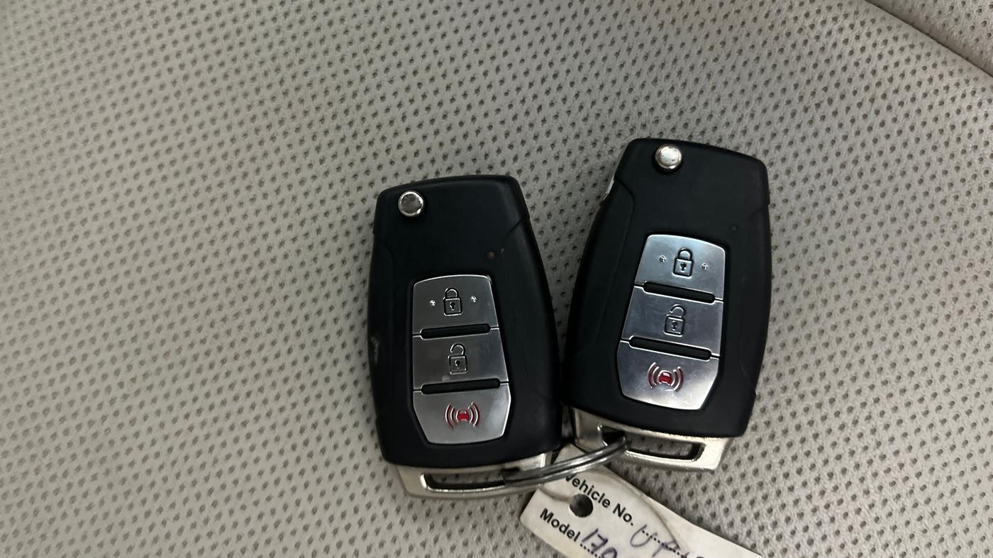 2019 Mahindra XUV300 W8 (O) 1.5 DIESEL, Diesel, Manual, 70,097 km, Key Close Up