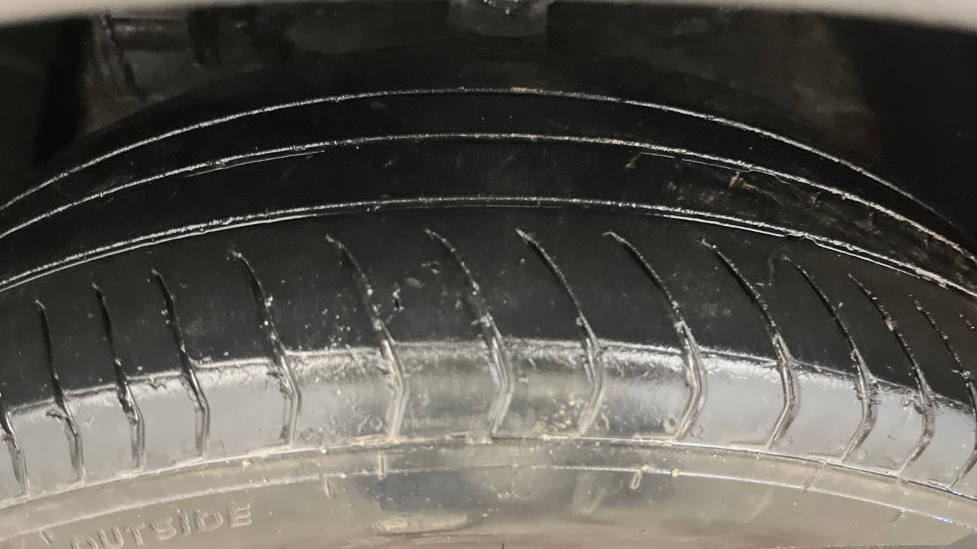 2019 Mahindra XUV300 W8 (O) 1.5 DIESEL, Diesel, Manual, 70,097 km, Left Front Tyre Tread