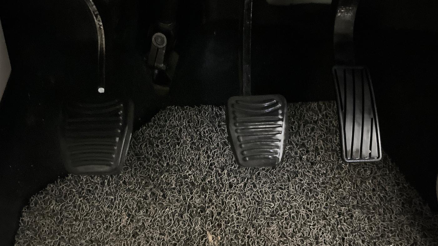 2019 Mahindra XUV300 W8 (O) 1.5 DIESEL, Diesel, Manual, 70,097 km, Pedals
