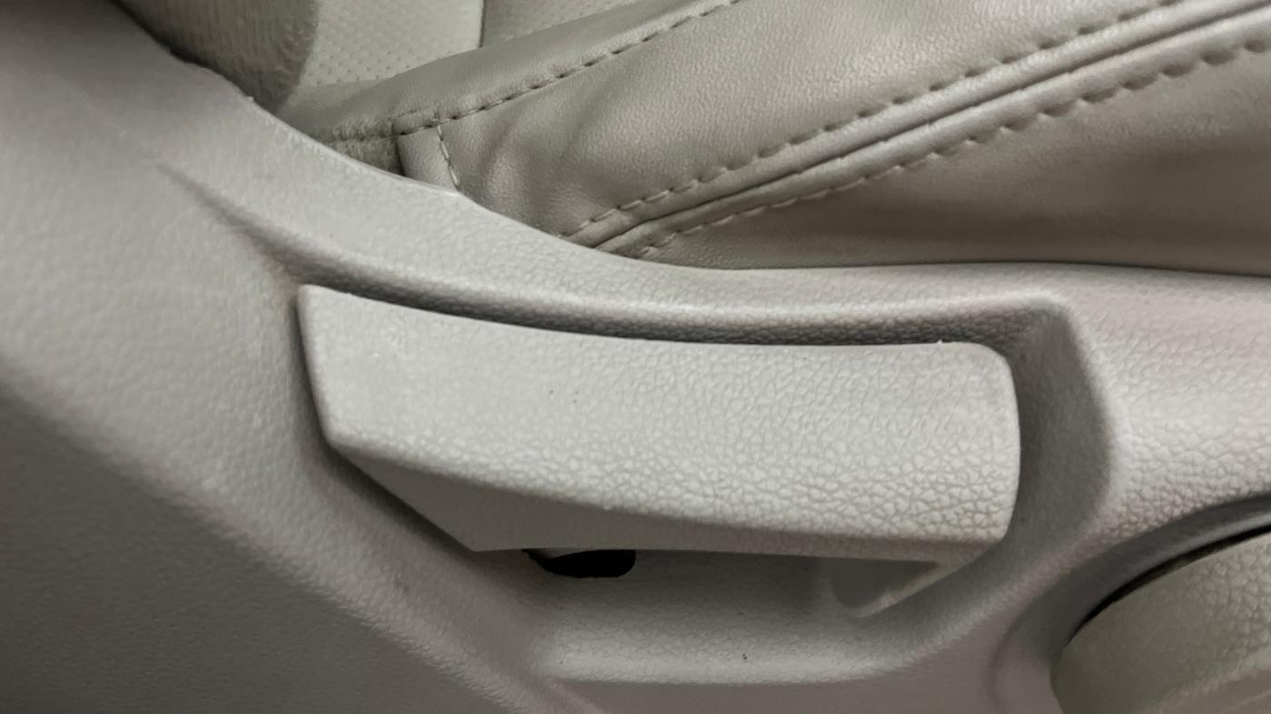 2019 Mahindra XUV300 W8 (O) 1.5 DIESEL, Diesel, Manual, 70,097 km, Driver Side Adjustment Panel