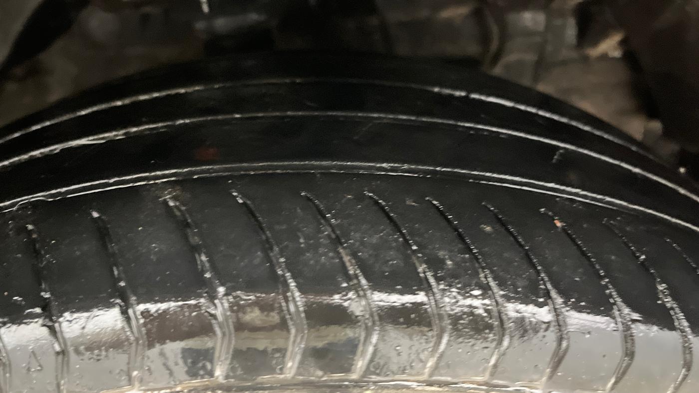 2019 Mahindra XUV300 W8 (O) 1.5 DIESEL, Diesel, Manual, 70,097 km, Right Front Tyre Tread