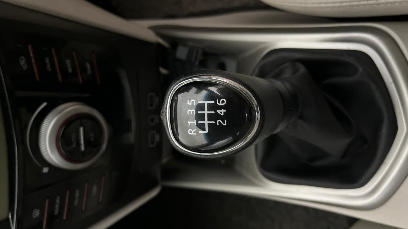 2019 Mahindra XUV300 W8 (O) 1.5 DIESEL, Diesel, Manual, 70,097 km, Gear Lever