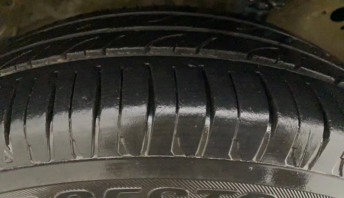 2015 Maruti Wagon R 1.0 VXI, Petrol, Manual, 64,221 km, Right Rear Tyre Tread