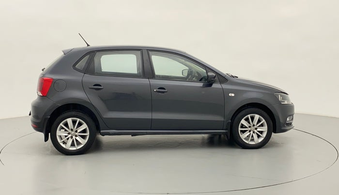 2015 Volkswagen Polo HIGHLINE1.5L DIESEL, Diesel, Manual, 1,41,390 km, Right Side
