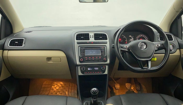 2015 Volkswagen Polo HIGHLINE1.5L DIESEL, Diesel, Manual, 1,41,390 km, Dashboard