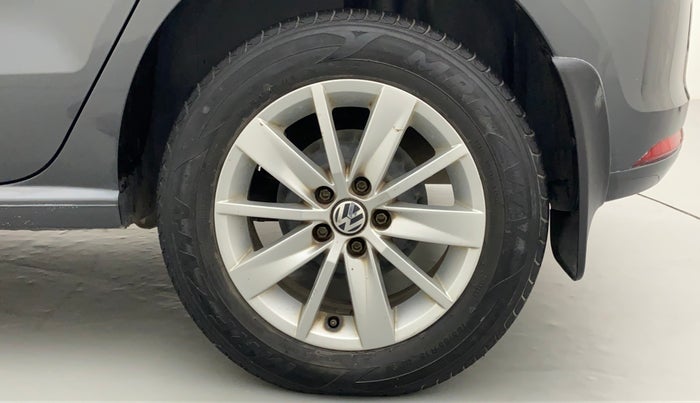 2015 Volkswagen Polo HIGHLINE1.5L DIESEL, Diesel, Manual, 1,41,390 km, Left Rear Wheel