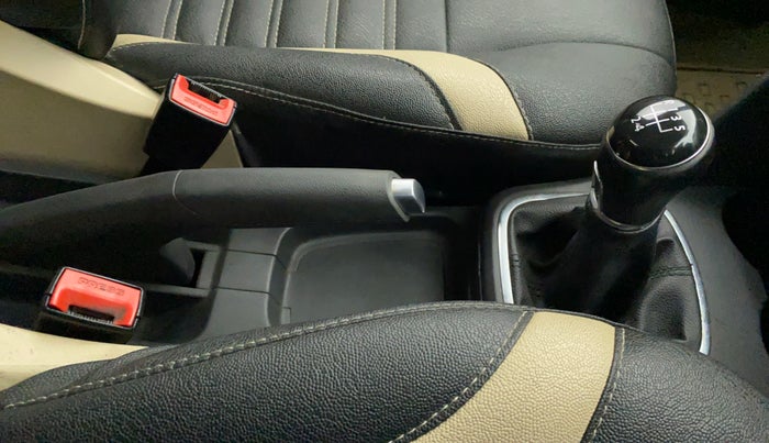 2015 Volkswagen Polo HIGHLINE1.5L DIESEL, Diesel, Manual, 1,41,390 km, Gear Lever