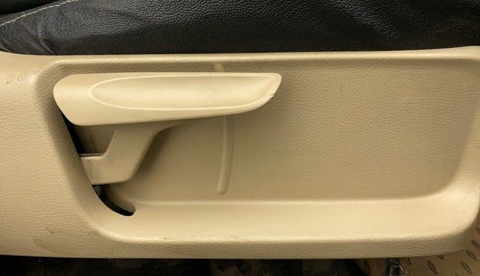 2015 Volkswagen Polo HIGHLINE1.5L DIESEL, Diesel, Manual, 1,41,390 km, Driver Side Adjustment Panel