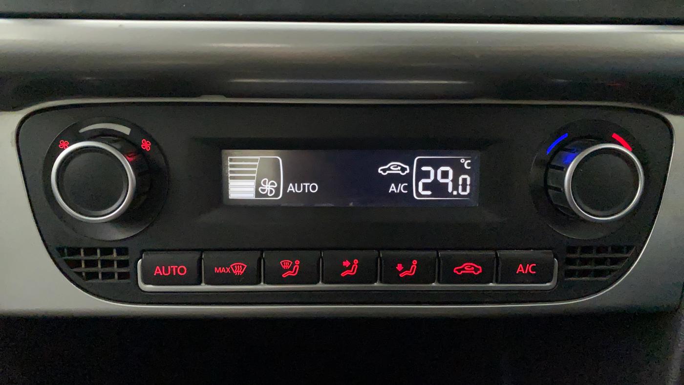 2015 Volkswagen Polo HIGHLINE1.5L DIESEL, Diesel, Manual, 1,41,390 km, Automatic Climate Control
