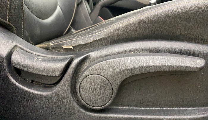 2017 Hyundai Creta SX (O) 1.6 DIESEL, Diesel, Manual, 81,298 km, Driver Side Adjustment Panel