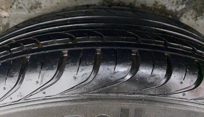 2011 Hyundai i20 MAGNA O 1.2, Petrol, Manual, 12,141 km, Right Rear Tyre Tread