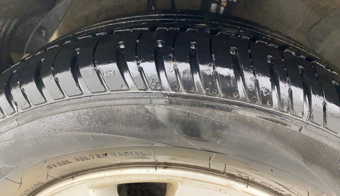 2014 Hyundai i20 SPORTZ 1.2, CNG, Manual, 46,253 km, Left Front Tyre Tread