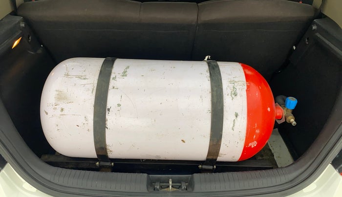 2014 Hyundai i20 SPORTZ 1.2, CNG, Manual, 46,253 km, Boot Inside