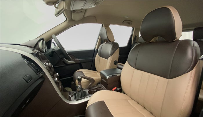 2014 Mahindra XUV500 W6, Diesel, Manual, 1,07,080 km, Right Side Front Door Cabin