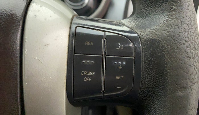 2014 Mahindra XUV500 W6, Diesel, Manual, 1,07,080 km, Adaptive Cruise Control