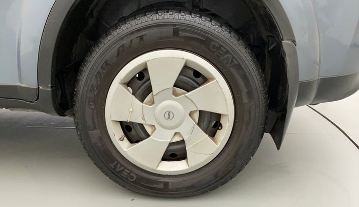 2014 Mahindra XUV500 W6, Diesel, Manual, 1,07,080 km, Left Rear Wheel