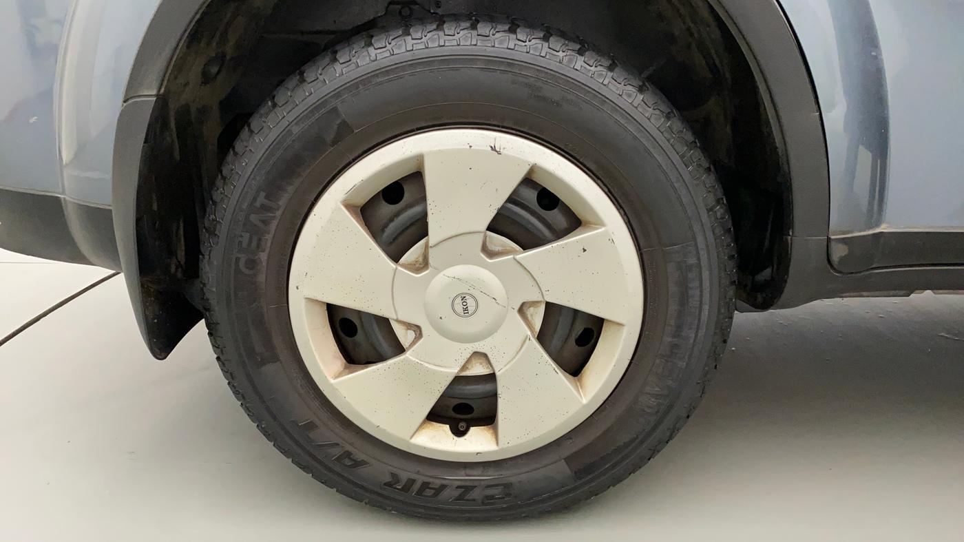 2014 Mahindra XUV500 W6, Diesel, Manual, 1,07,080 km, Right Rear Wheel