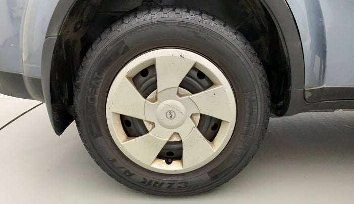 2014 Mahindra XUV500 W6, Diesel, Manual, 1,07,080 km, Right Rear Wheel