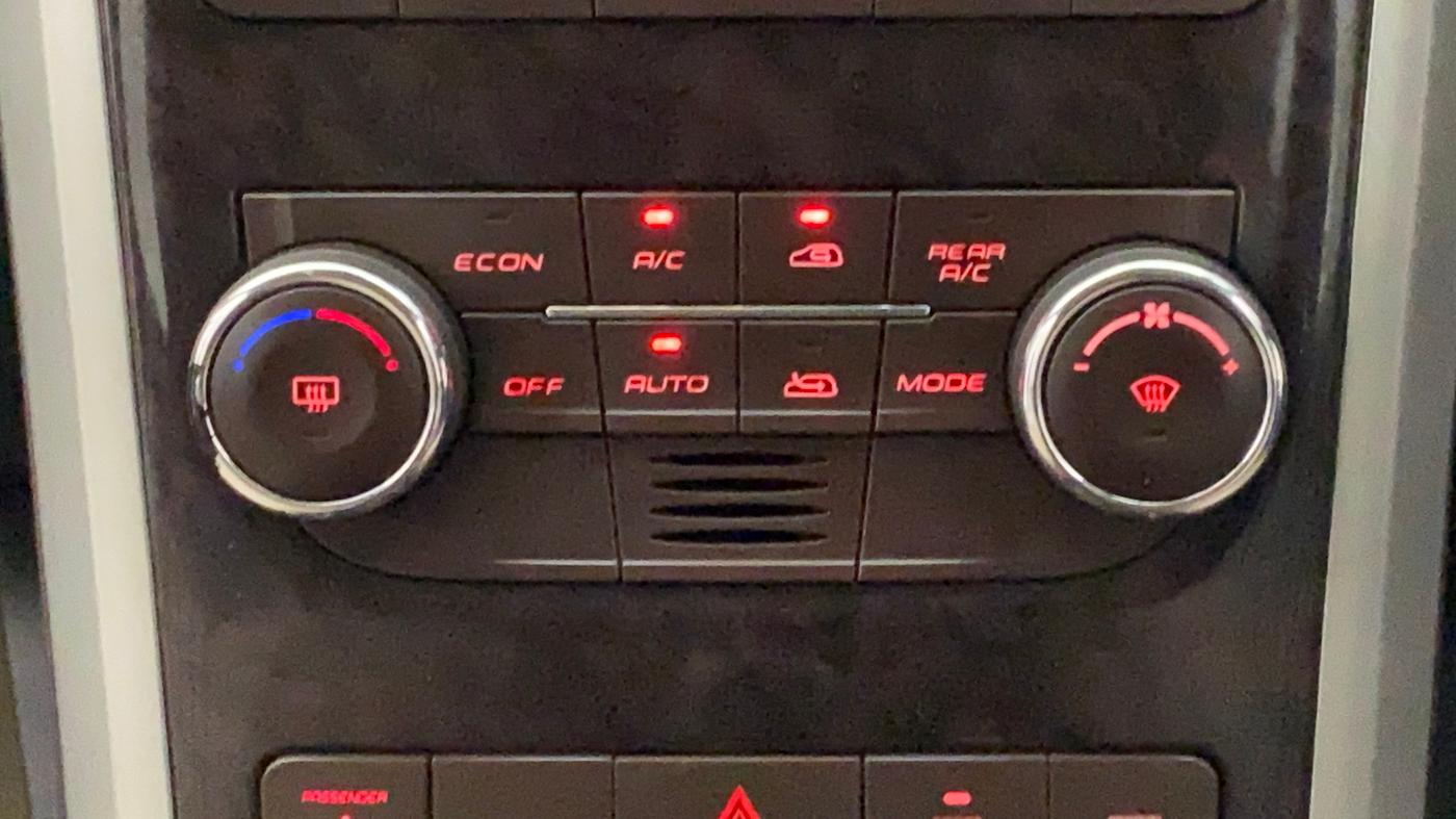 2014 Mahindra XUV500 W6, Diesel, Manual, 1,07,080 km, Automatic Climate Control