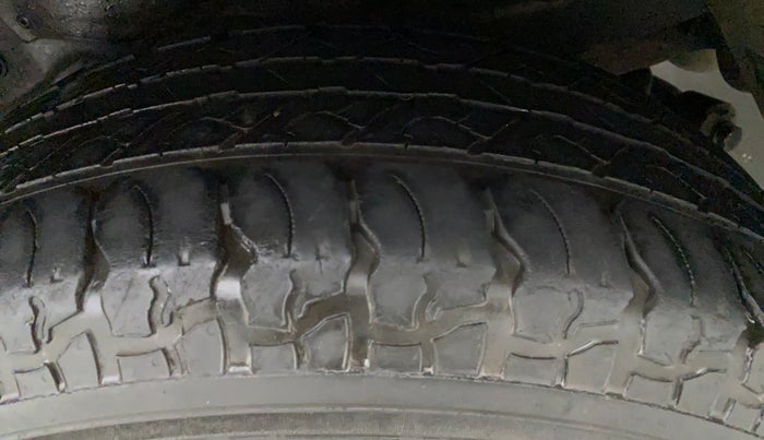 2014 Mahindra XUV500 W6, Diesel, Manual, 1,07,080 km, Left Rear Tyre Tread