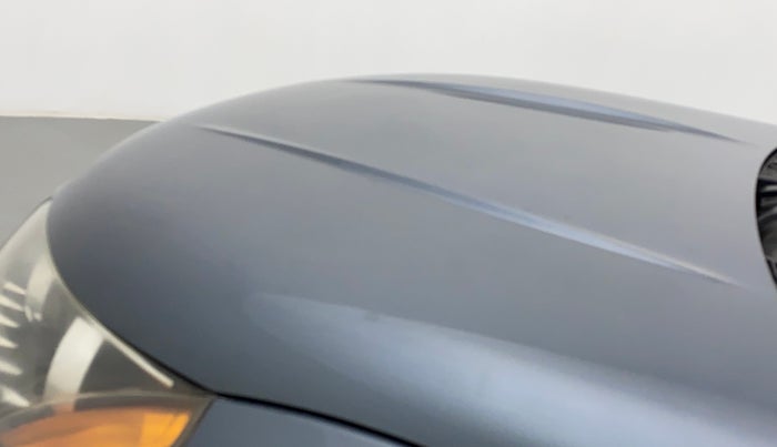 2014 Mahindra XUV500 W6, Diesel, Manual, 1,07,080 km, Bonnet (hood) - Minor scratches