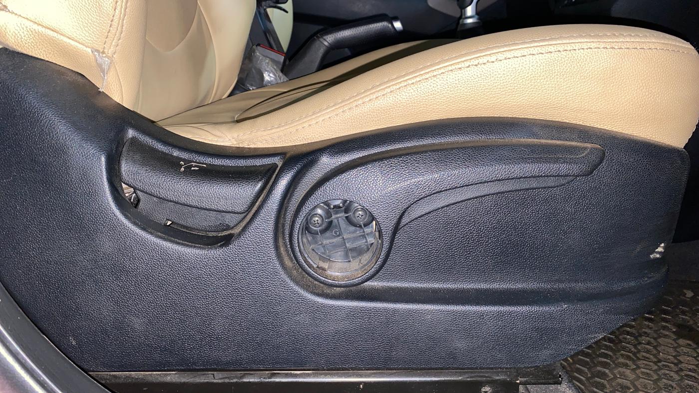 2018 Hyundai Creta E PLUS 1.6 PETROL, Petrol, Manual, 75,544 km, Driver Side Adjustment Panel