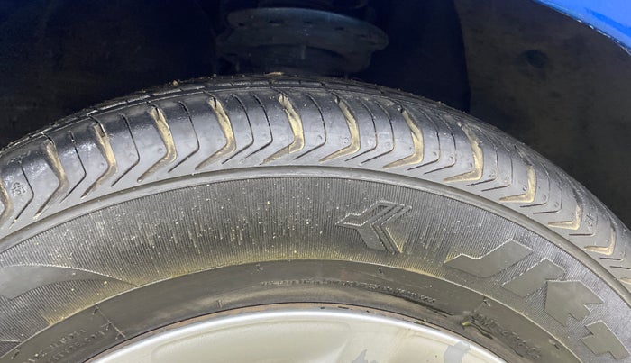 2017 Hyundai Grand i10 SPORTZ 1.2 KAPPA VTVT, Petrol, Manual, 61,011 km, Right Front Tyre Tread