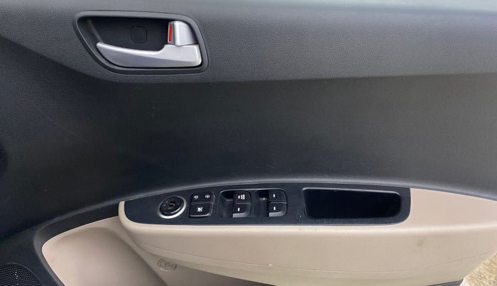 2017 Hyundai Grand i10 SPORTZ 1.2 KAPPA VTVT, Petrol, Manual, 61,011 km, Driver Side Door Panels Control