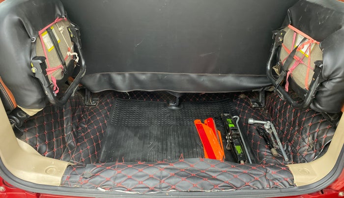 2016 Mahindra TUV300 T8, Diesel, Manual, 43,880 km, Boot Inside