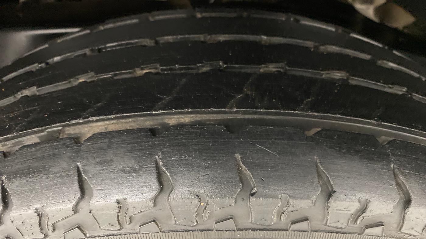 2016 Mahindra TUV300 T8, Diesel, Manual, 43,880 km, Left Rear Tyre Tread
