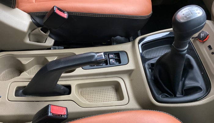 2016 Mahindra TUV300 T8, Diesel, Manual, 43,880 km, Gear Lever