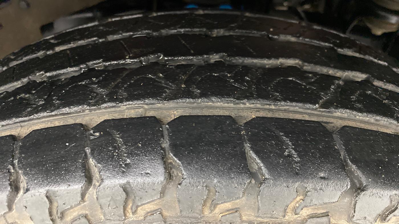2016 Mahindra TUV300 T8, Diesel, Manual, 43,880 km, Right Front Tyre Tread