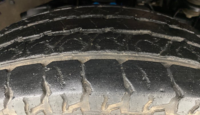 2016 Mahindra TUV300 T8, Diesel, Manual, 43,880 km, Right Front Tyre Tread