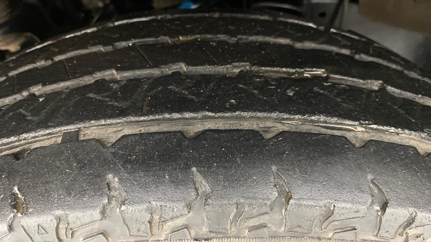2016 Mahindra TUV300 T8, Diesel, Manual, 43,880 km, Left Front Tyre Tread